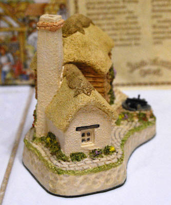 Birthstone Wishing Well by David Winter