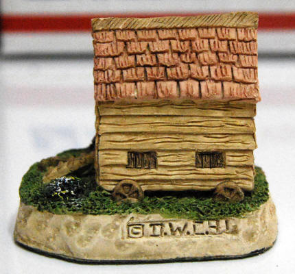 Poultry Ark cameo by David Winter