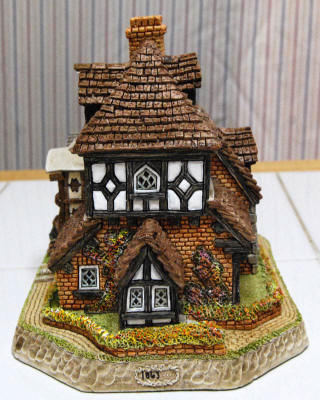 Toms Yard by David Winter
